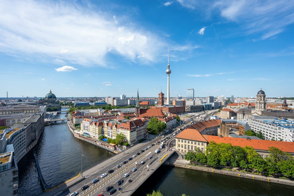 Blick auf die Berliner Innenstadt mit dem berühmten Fernsehturm